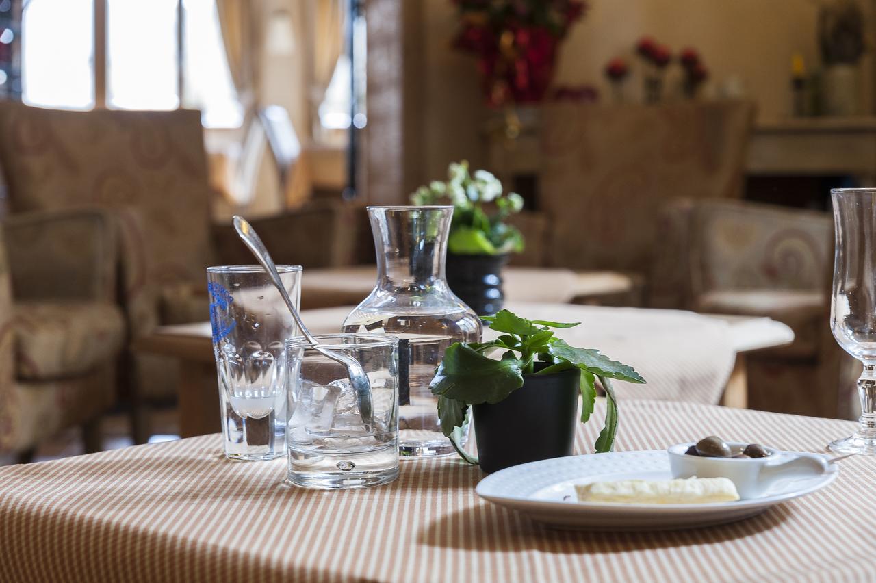 La Couronne Hotel Jougne ภายนอก รูปภาพ