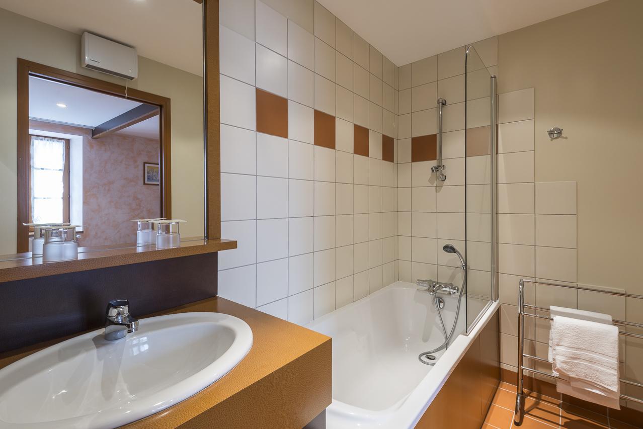 La Couronne Hotel Jougne ภายนอก รูปภาพ