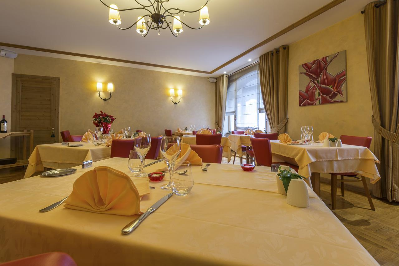 La Couronne Hotel Jougne ภายนอก รูปภาพ